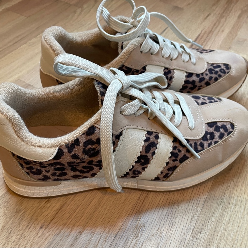DV by Dolce Vita Tan and Leopard Print Women's Sneakers